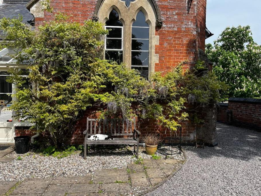 The Old School House Retreat Daire Tibberton  Dış mekan fotoğraf